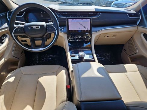 Used 2022 Jeep Grand Cherokee L Limited AWD/4WD image 9