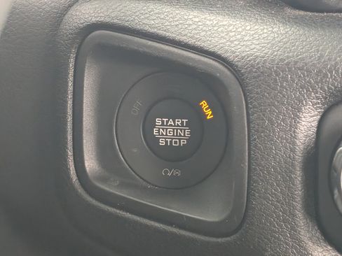 Used 2024 Jeep Wrangler Unlimited AWD/4WD image 31