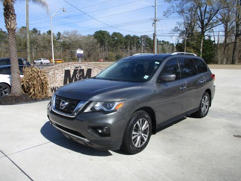 Used 2017 Nissan Pathfinder SV w/ Cargo Package image 4