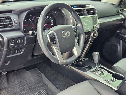 Used 2022 Toyota 4Runner SR5 Premium image 17