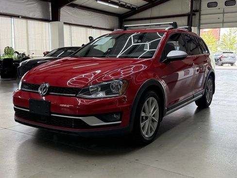 Used 2017 Volkswagen Golf Alltrack SE AWD/4WD image 6