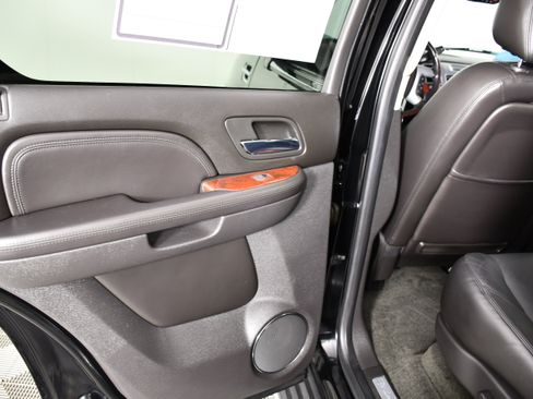 Used 2007 Cadillac Escalade AWD w/ Information Package image 46