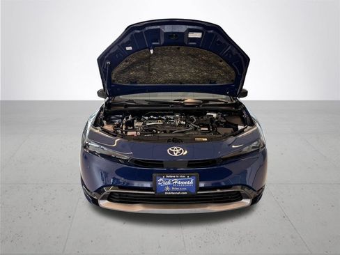 Used 2025 Toyota Prius XLE FWD image 4