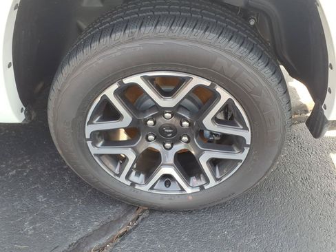 New 2026 RAM 1500 Laramie AWD/4WD image 7