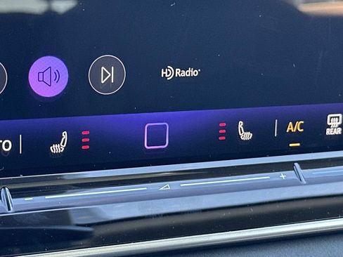 New 2025 Volkswagen Tiguan SE image 22