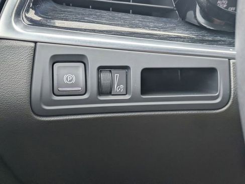 Certified 2023 Cadillac XT5 Premium Luxury w/ LPO, Floor Liner Package AWD/4WD image 24