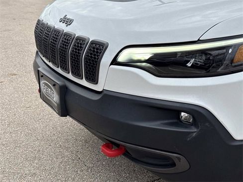 Used 2019 Jeep Cherokee Trailhawk image 10
