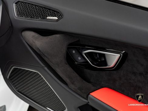 Used 2024 Lamborghini Huracan Tecnica image 40