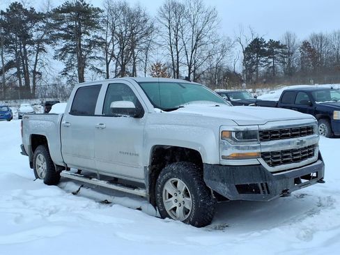 Used 2018 Chevrolet Silverado 1500 LT w/ All Star Edition image 3