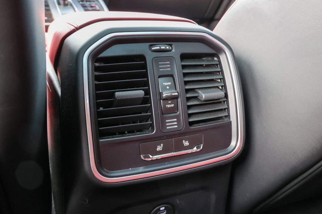 Certified 2026 Porsche Macan AWD/4WD image 36
