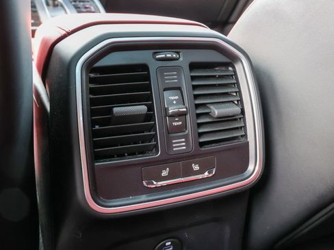 Certified 2026 Porsche Macan AWD/4WD image 36