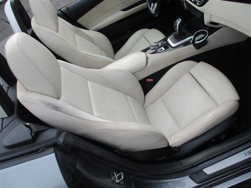 Used 2010 BMW Z4 sDrive35i RWD image 9