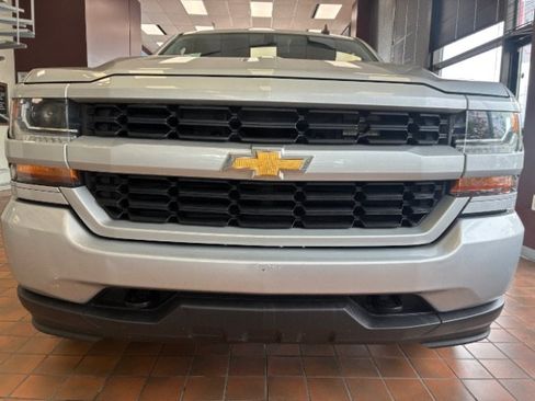 Used 2018 Chevrolet Silverado 1500 Custom w/ Custom Value Package RWD image 4