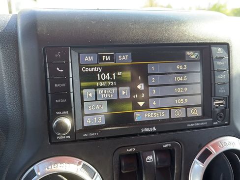 Used 2014 Jeep Wrangler Sahara image 18