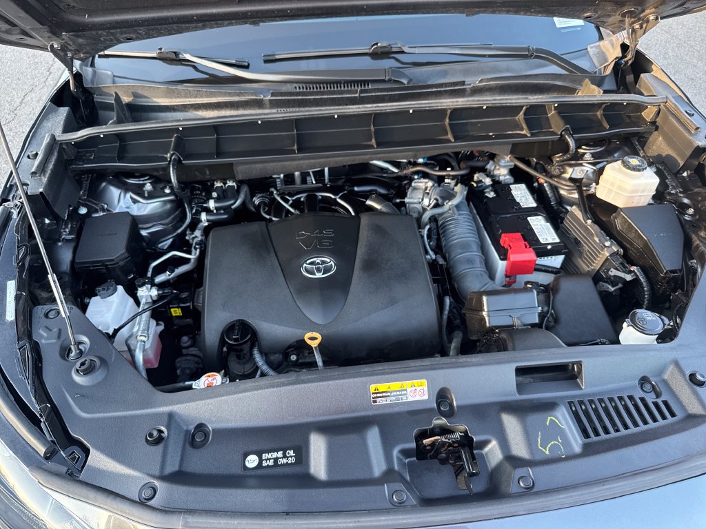 Used 2022 Toyota Highlander LE AWD/4WD image 49