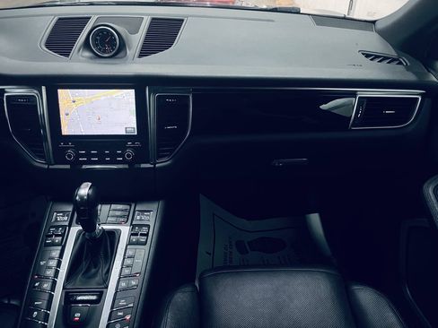 Used 2017 Porsche Macan AWD/4WD image 28