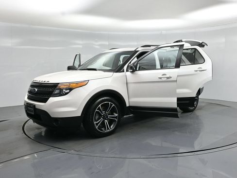 Used 2015 Ford Explorer Sport w/ Equipment Group 401A AWD/4WD image 26