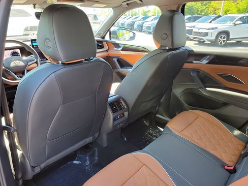 New 2026 Volkswagen Tiguan SEL R-Line image 9