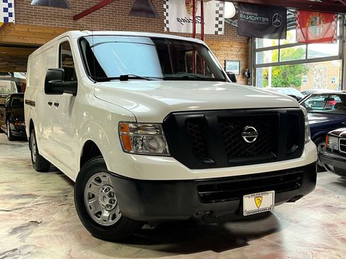 Used 2012 Nissan NV 3500 S RWD image 2