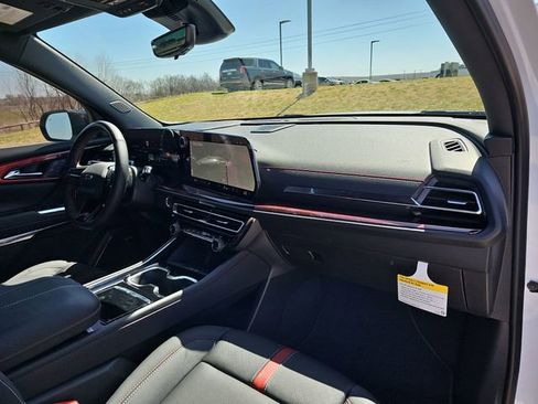 New 2026 Chevrolet Traverse RS FWD image 30