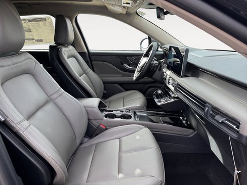 New 2026 Lincoln Corsair Premiere image 17