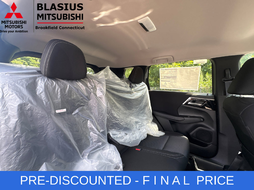Used 2025 Mitsubishi Outlander ES AWD/4WD image 35