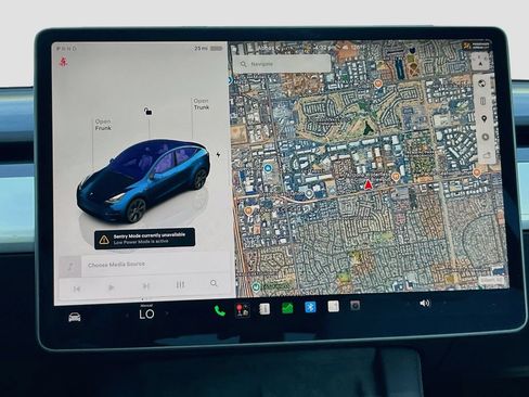 Used 2024 Tesla Model Y Long Range AWD/4WD image 12