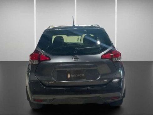 Used 2020 Nissan Kicks SR w/ SR Premium Package FWD image 10