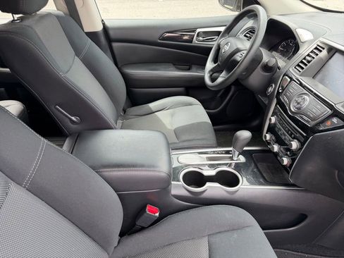 Used 2019 Nissan Pathfinder S FWD image 16