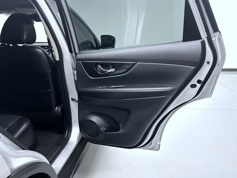 Used 2018 Nissan Rogue SL w/ Premium Package AWD/4WD image 17