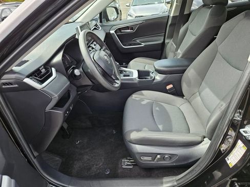 Used 2025 Toyota RAV4 XLE AWD/4WD image 17