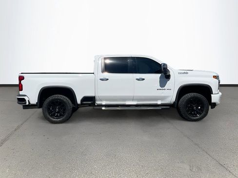 Used 2022 Chevrolet Silverado 2500 High Country w/ Safety Package II AWD/4WD image 8