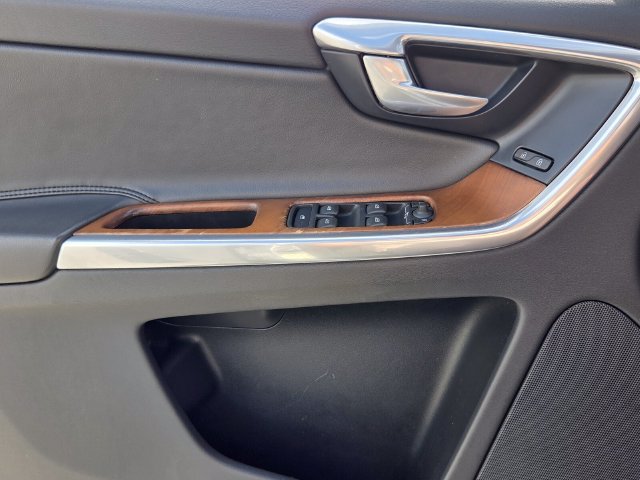 Used 2015 Volvo XC60 T5 Platinum w/ Inscription Package FWD image 31