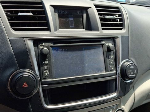 Used 2013 Toyota Highlander 4WD w/ Cold Weather Pkg image 17