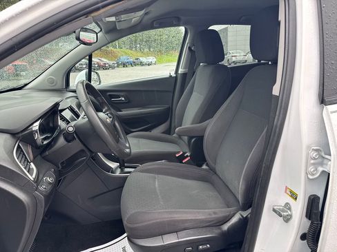 Used 2020 Chevrolet Trax LS w/ Fleet Convenience Package FWD image 10