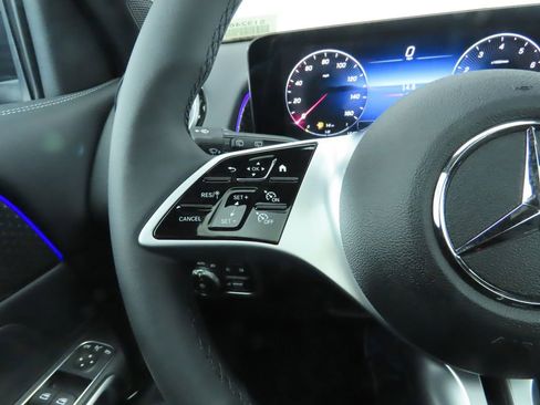 Certified 2025 Mercedes-Benz GLB 250 4MATIC image 11