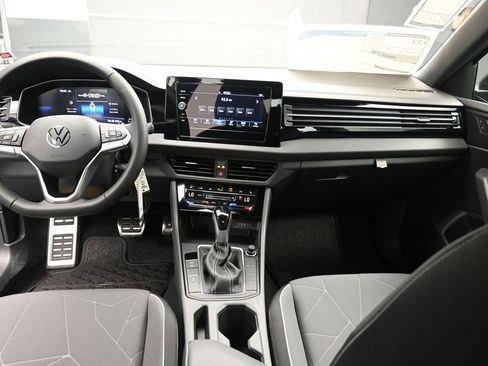 New 2025 Volkswagen Jetta Sport image 9