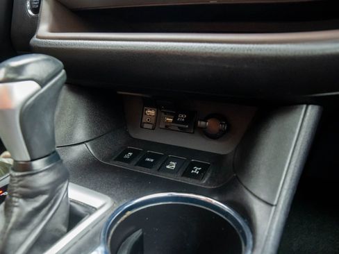 Used 2019 Toyota Highlander SE image 27