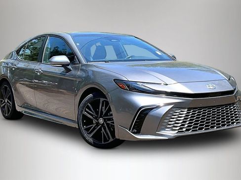Used 2025 Toyota Camry XSE FWD image 2