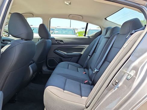 Used 2025 Nissan Altima 2.5 SV FWD image 9