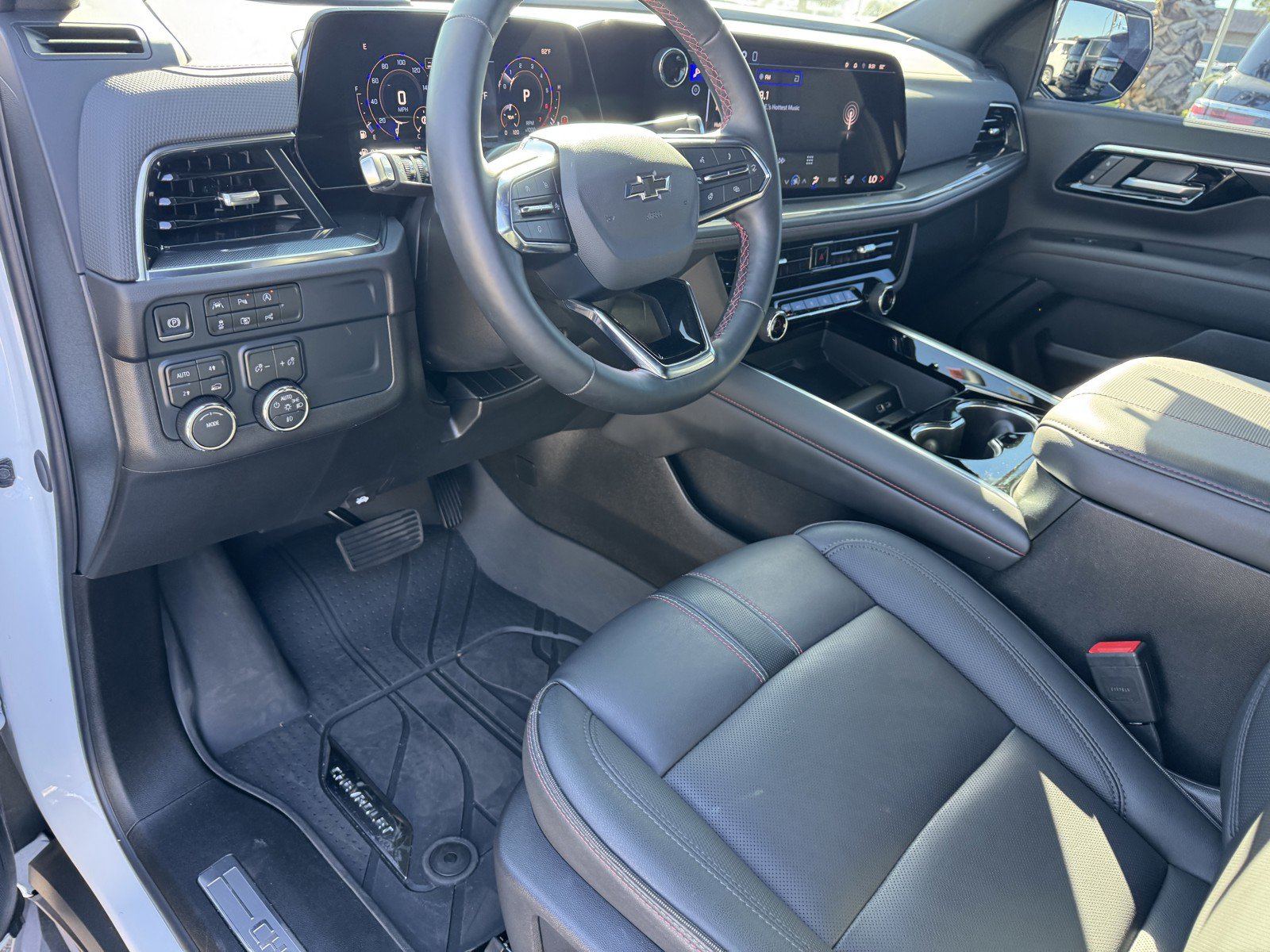 Used 2026 Chevrolet Suburban RST w/ Comfort Package AWD/4WD image 15