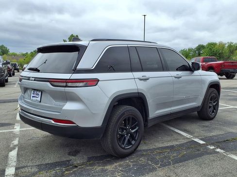 Used 2025 Jeep Grand Cherokee Laredo X RWD image 7
