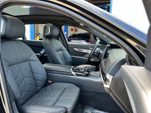 Used 2023 BMW 740i w/ Parking Assistance Package RWD image 47