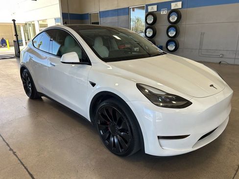 Used 2023 Tesla Model Y Performance image 8