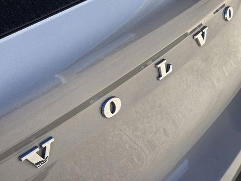 Used 2023 Volvo XC40 B5 Plus image 20