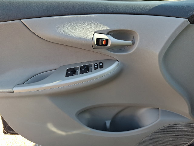 Used 2012 Toyota Corolla LE FWD image 12