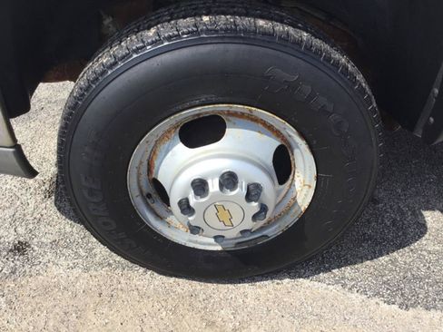 Used 2005 Chevrolet Silverado 3500 2WD Crew Cab image 24