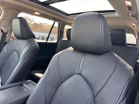 Used 2024 Toyota Grand Highlander Limited image 18