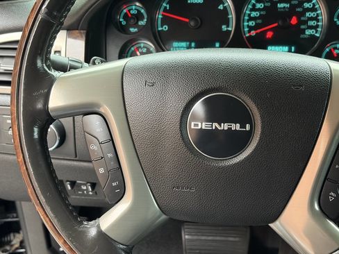 Used 2011 GMC Sierra 2500 Denali w/ Suspension Package, Off-Road AWD/4WD image 31