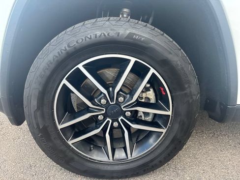 Used 2020 Jeep Grand Cherokee Trailhawk w/ Trailhawk Luxury Group AWD/4WD image 11